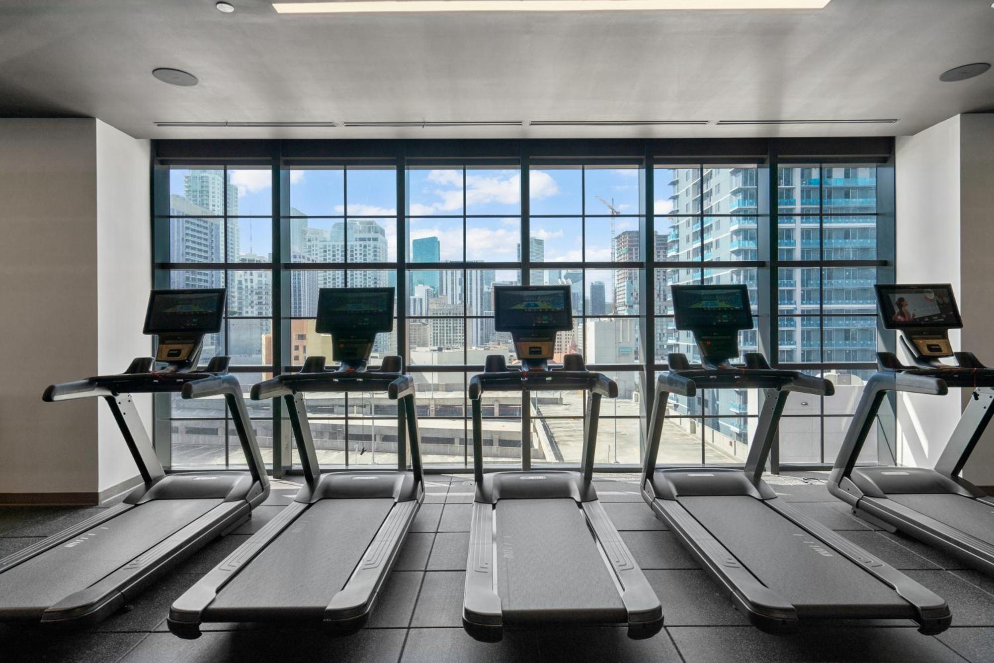 Stunning Views Dwntwn 2br Unit - Floor 28th